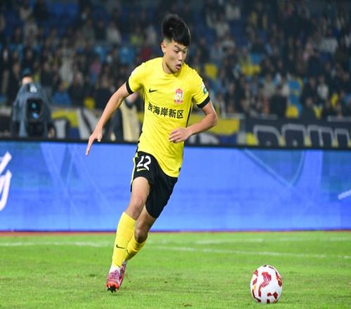 足球报讯杨希有较大可能离队香港球员巴拉克预计加盟青岛西海岸_中超直播
