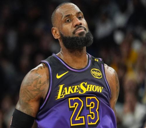 周最佳球员诞生，NBA官宣罚单！字母哥交易最新进展，老詹太难了