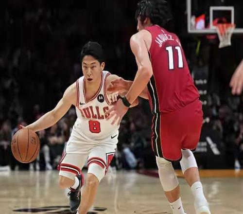 河村勇辉背靠背砍6分6篮板6助攻，他已经进入公牛常规轮换名单！