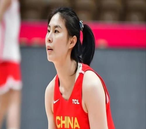 官宣！中国女篮公布最新一期大名单，王思雨、张子宇、刘禹彤领衔