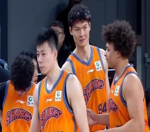 CBA今夜上演争冠热门对决：广东40分大败上海二番战杜锋能否复仇