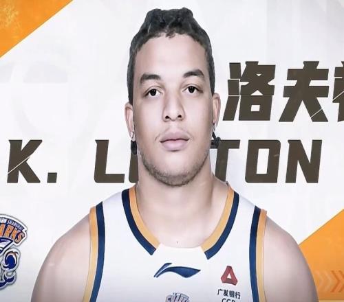 大鲨鱼，四连胜！