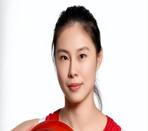 官宣！中国女篮公布最新一期大名单，王思雨、张子宇、刘禹彤领衔