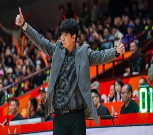 山东男篮拒绝输球！全力淘汰浙江队，琼斯上演首秀，央视直播