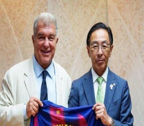 世体：巴萨确认仓库里放着30万件球衣，且没有印耐克品牌标识