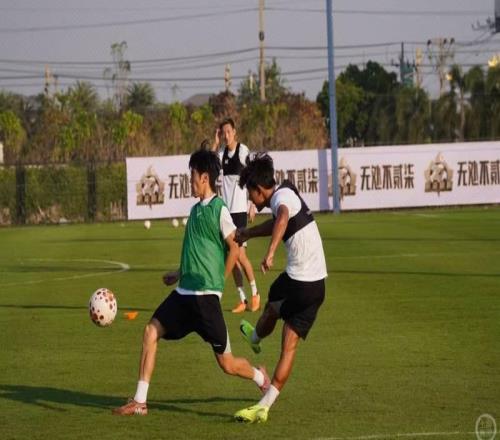 新春走基层铜梁龙冬训备战中超：希望在新赛季展现重庆队的精气神