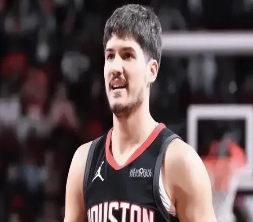 火箭阵容鸡肋！3主要持球点没投篮，完全逆版本，必须换走一个！