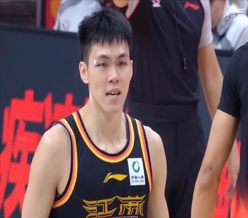 中国男篮：球员联赛得分榜，庞峥麟第三，4分入选22分落选