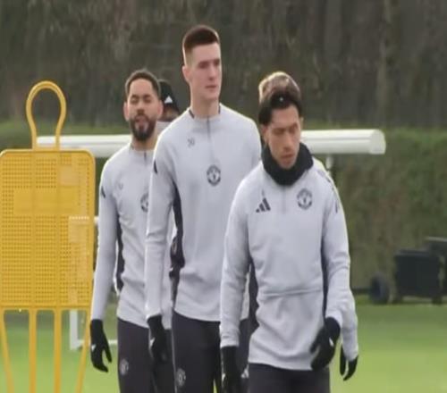 记者：德利赫特、芒特缺席备战热刺的训练