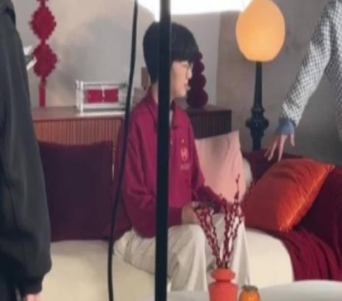 AL分享拍摄花絮：炫君炫君睡了吗睡了吗