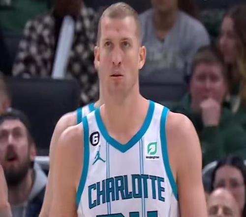 大鱼来了！NBA全能中锋或被广东队看中，这可是杜锋的内线答案