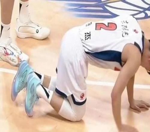 有伤在身！曝徐杰将前往国家队报到后评估伤情此前多次崴脚引关注