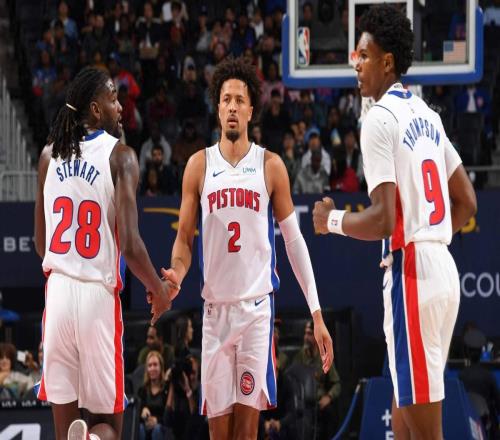 同队不同命！才3年一个从蓝领成全明星，一个球队二当家已被交易