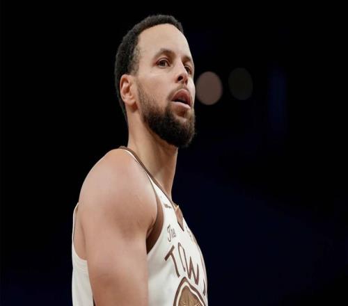 路威：勇士队斯蒂芬库里有望创造NBA历史，在球馆外获赠多座雕像