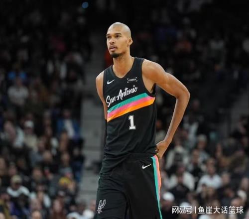 雷霆完败！文班22+14一点该批，雷霆3人20+，福克斯15+10全队第一