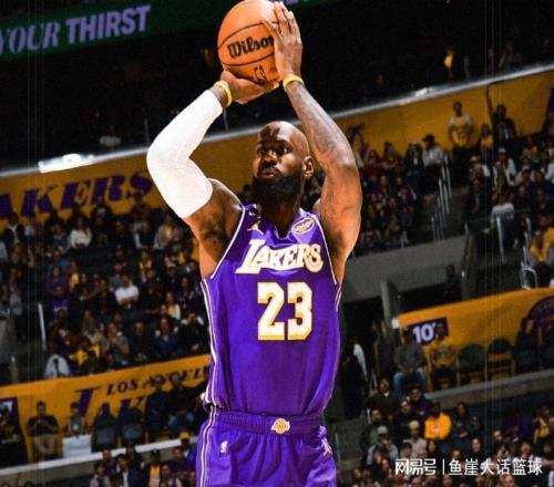 逆转！恩比德35+7东契奇伤退，里夫斯35+6立功，老詹险拿尴尬三双