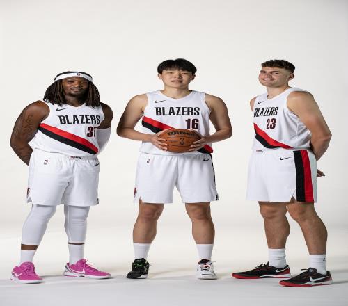 开拓者的阵容问题真是让人傻眼后卫满地走中锋位置竟然成了笑话_NBA直播