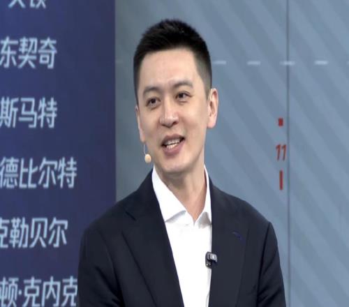 杨鸣离职后状态极佳，黑眼圈消失，解说完NBA还将参加杯赛开幕式
