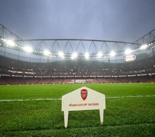 太阳报：由于赛程密集被过度使用，酋长球场的草皮已出现问题