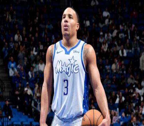 萨格斯生涯首次三双！魔术交锋9连胜篮网班凯罗22分贝恩23分