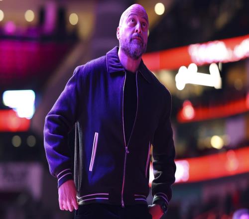 火箭明明缺控卫为何交易截止日前按兵不动到底有何玄机