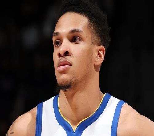 勇士10197险胜太阳球员评价：4人优秀，2人及格，4人低迷