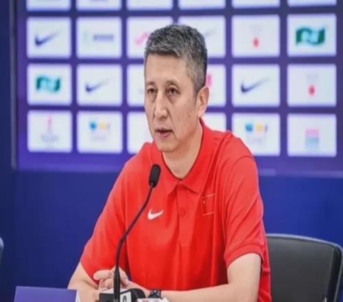 中国男篮对决日本！不出意外！这9人被精简出局，收三好一坏消息