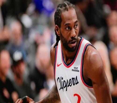 狂送11连败！真该解散了，伦纳德轰31+9+7，但你也该离开快船了