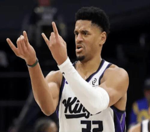 主队球迷唯一爱将，说自己不该在NBA打球