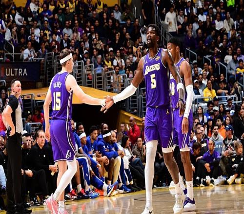 被恩比德各种打爆！湖人先发中锋突然间在防守端失去了自信心