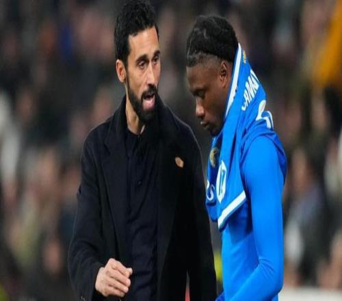 記者：看不慣皇馬球員質(zhì)疑主帥權(quán)威，更可氣是俱樂部放任不管