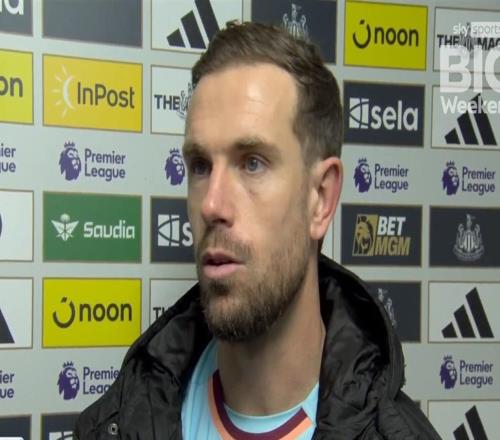 亨德森：整场比赛我们都在咬牙坚持，小伙子们顶住了压力