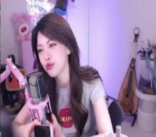 乐言身材不如PGONE周淑怡谈gala健身照：印象电竞选手枯瘦如柴畏畏缩缩