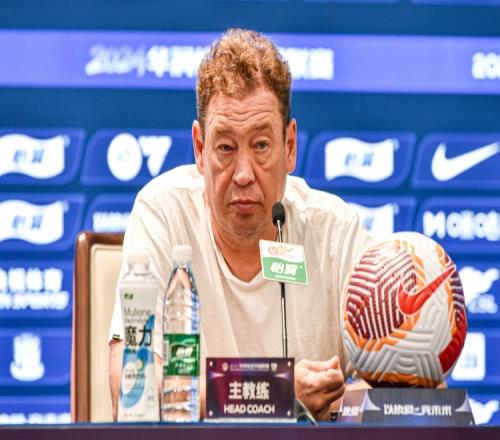 斯卢茨基提到明天是晋级亚冠淘汰赛的最后机会，调整阵型为433是根据外援的特点而定_中超直播