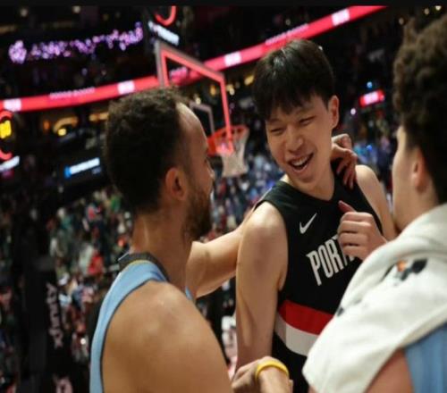 李凯尔赛后主动和杨瀚森互动，他还能回到中国男篮吗