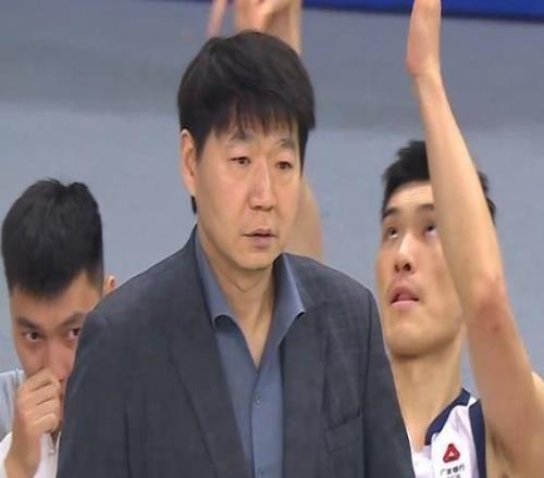 碾压内线！怀特塞德14+11+2帽多次献暴扣邱彪脸露绝望表情