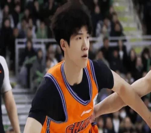 上海半场压制山东！偰李永炜+三内齐爆，山东仅靠三首发死顶！