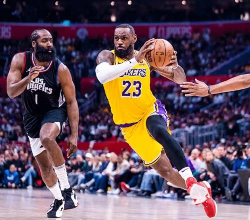 狂胜33分，意外赢湖人30分！全世界都要摆烂，你们逆天改命要冲冠