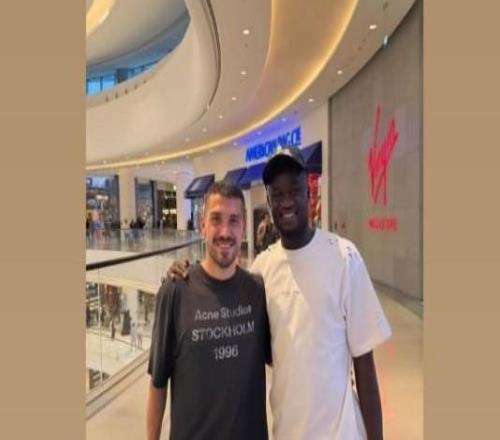 中超再聚首，斯坦丘晒与原武汉三镇队友戴维森、阿齐兹合照