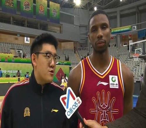 王博来了也白搭！联赛领头羊被黑马掀翻，无缘决赛，还伤了孙铭徽