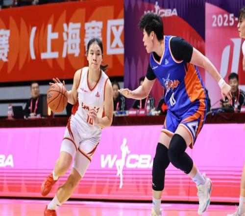 轰30+10+5！中国女篮19岁1米82新星蜕变：她才是李梦接班人