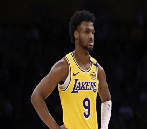 布朗尼12+6爆发：赛季首次上双+多数据追平生涯纪录罕见三分全中