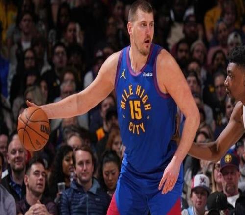 詹皇丢评奖资格引争议！约基奇库里冲奖也拉响警报