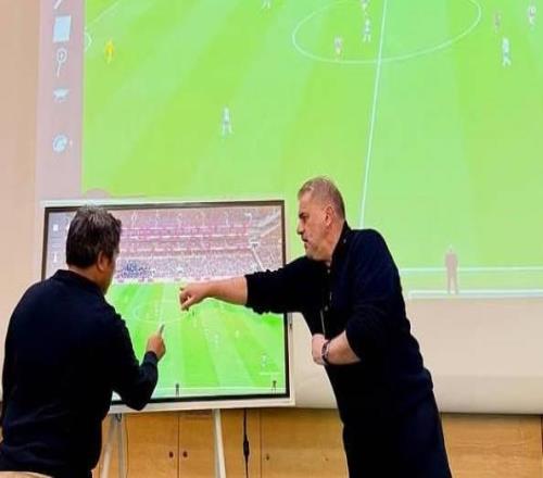 邮报：澳波在挪威一大学开展战术研讨会，有约250人参加