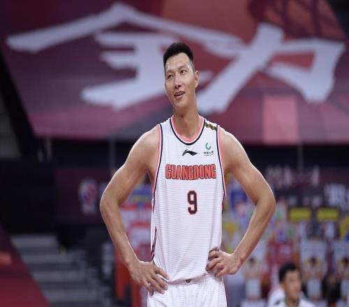 易建联正式复出！481天首次公开亮相获赞男篮旗帜自律代名词