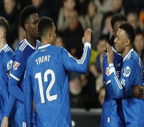 世体：尽管本赛季皇马联赛充满曲折，但现在仅落后巴萨1分