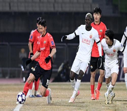 海港新外援中超乱杀！光头确立新标准，江原主帅疑似阴阳中超冠军