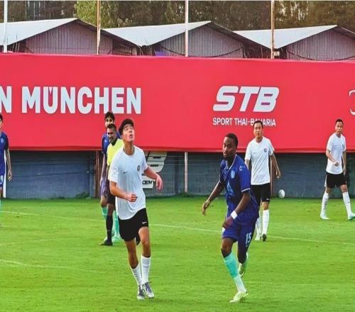 铁人队演练“高位逼抢+边路突击”体系