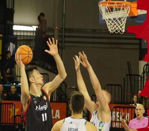 27分12板！2米21留洋中锋大放异彩，能否挑起中国男篮内线大梁