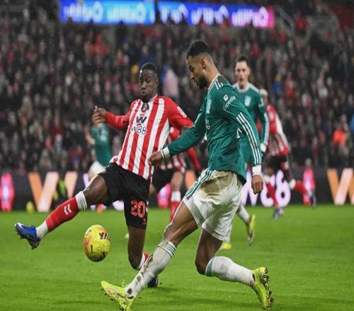 利物浦10掀翻魔鬼主场！范戴克创纪录绝杀，右后卫魔咒仍存在！